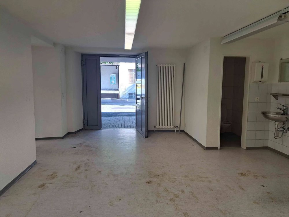 Bureau & Commerce 2 pièces à louer à Lenzburg - image 1/4