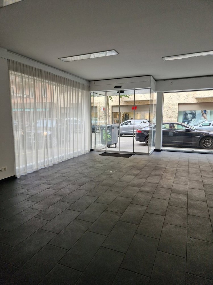 Bureau & Commerce null pièces à louer à Zurich - image 1/5