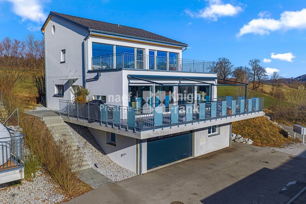Casa di 7 locali in vendita a Saint-Ours - immagine 1/12