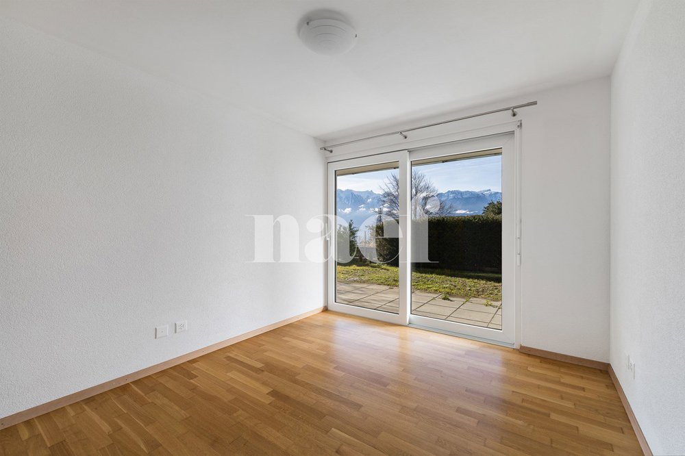 5 rooms House to buy in Corseaux - image 1/12