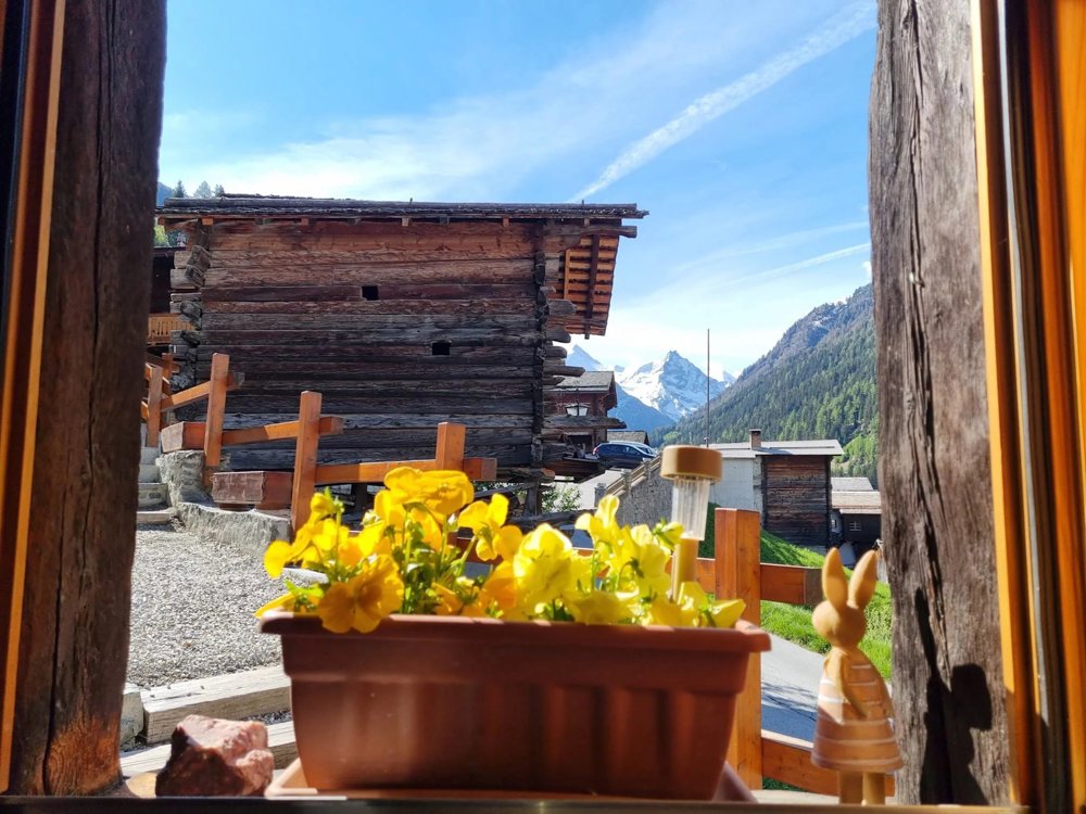 Maison 5 pièces à acheter à Ayer - image 1/13