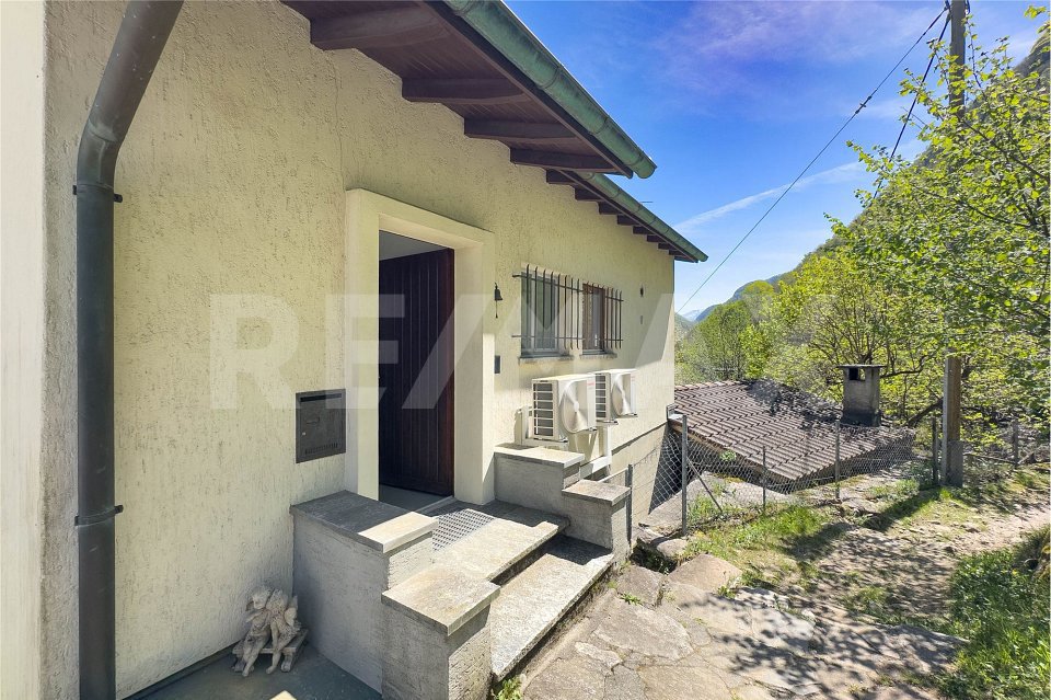 4.5 rooms House to buy in Lavertezzo - image 1/4