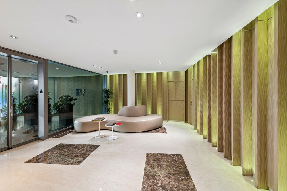 5 rooms Office & Commercial to buy in Clarens - image 1/9