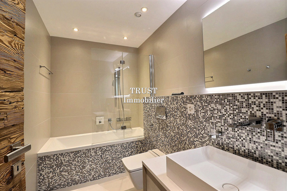 6 rooms Apartment to buy in Crans-Montana - image 1/13