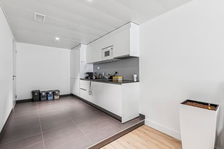 null rooms Office & Commercial for rent in Genève - image 1/6