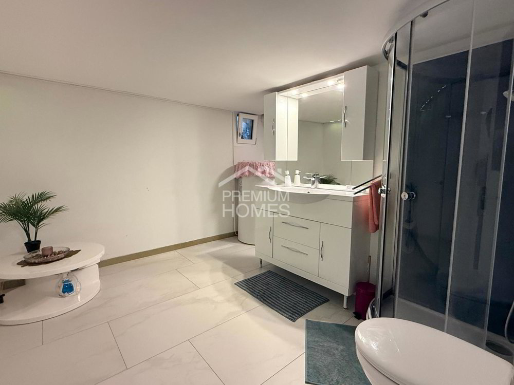 2 rooms House to buy in Zürich - image 1/7