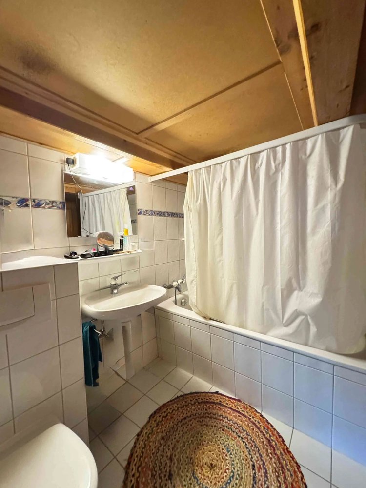 8 rooms House to buy in Hofstetten b. Brienz - image 1/13