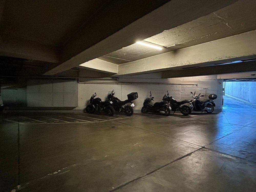 null Zimmer Parkplatz, Garage zu vermieten in Ecublens VD - Bild 1/2