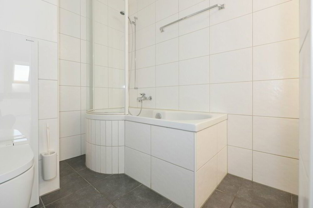 2 rooms Apartment to buy in Kloten - image 1/13