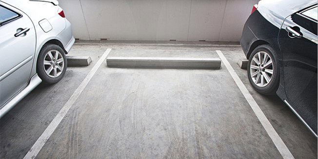 null rooms Car park, garage for rent in Cham - image 1/1