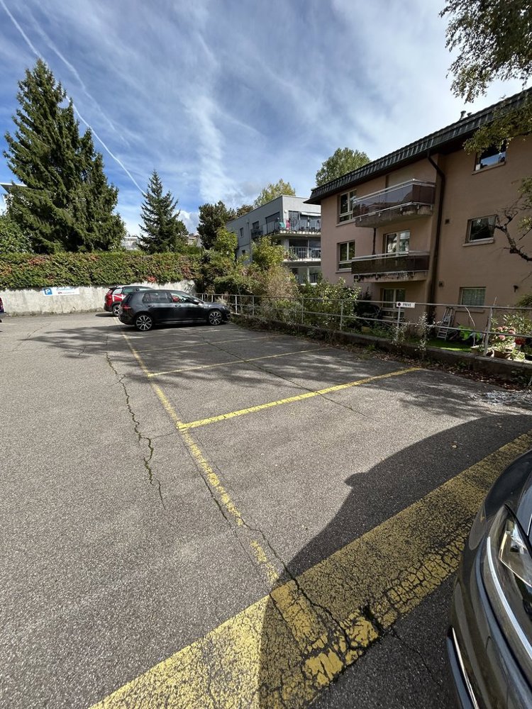 null rooms Car park, garage for rent in Lausanne - image 1/3
