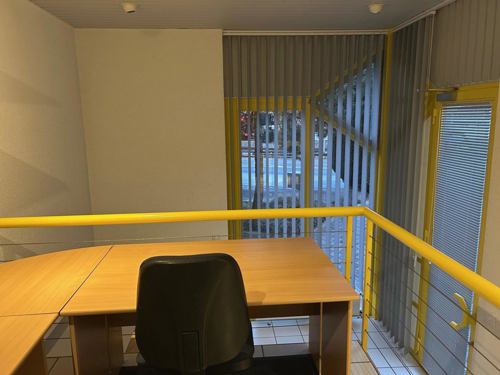 null rooms Office & Commercial for rent in Chernex - image 1/3