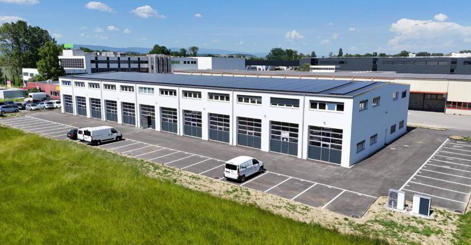 null rooms Office & Commercial for rent in Domdidier - image 1/13