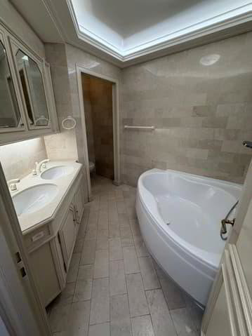 6 rooms Apartment for rent in Genève - image 1/12