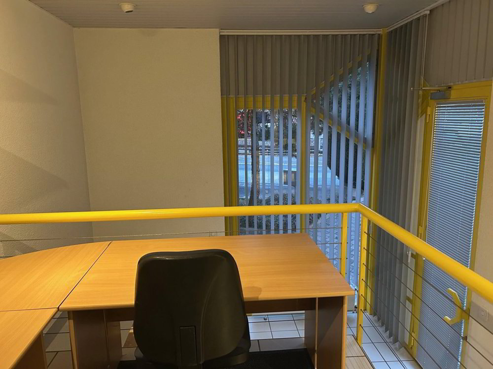 null rooms Office & Commercial for rent in Chernex - image 1/3