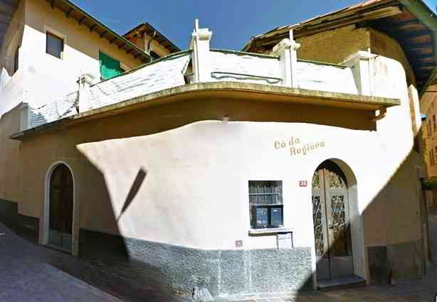 Casa di 9 locali in vendita a Caslano - immagine 1/10