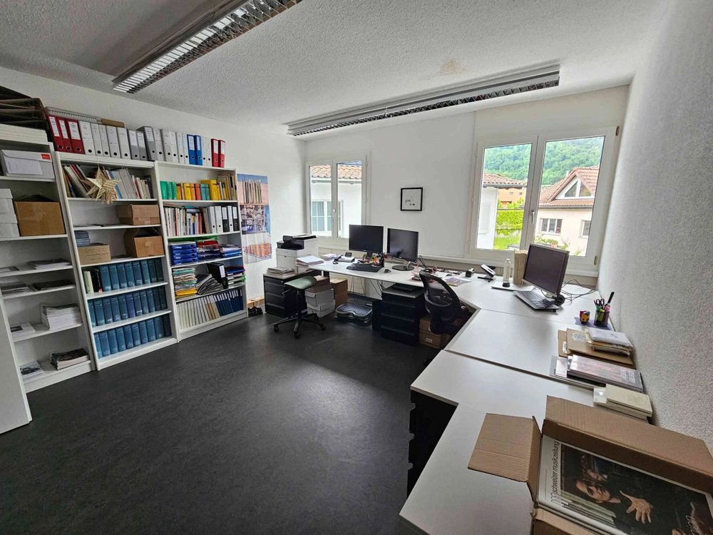 1 rooms Office & Commercial for rent in Brunnen - image 1/3