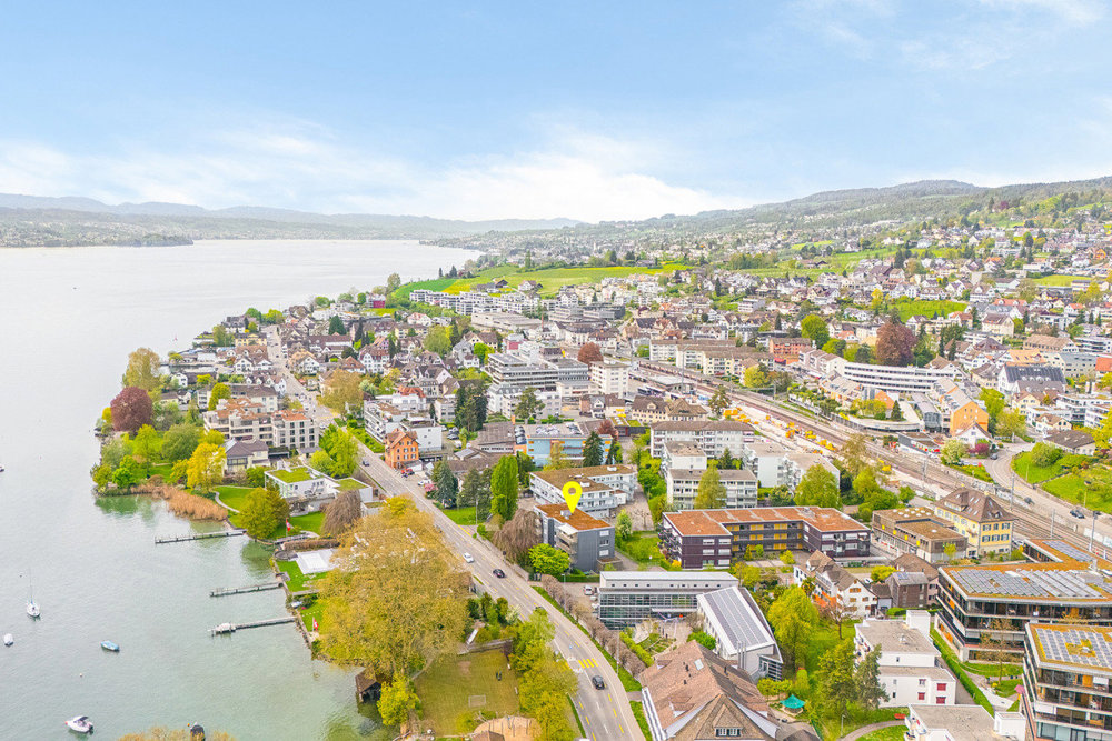 4 rooms Apartment to buy in Stäfa - image 1/13