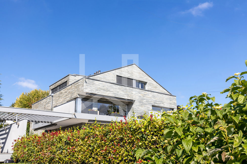 7 rooms Apartment to buy in Nyon - image 1/2