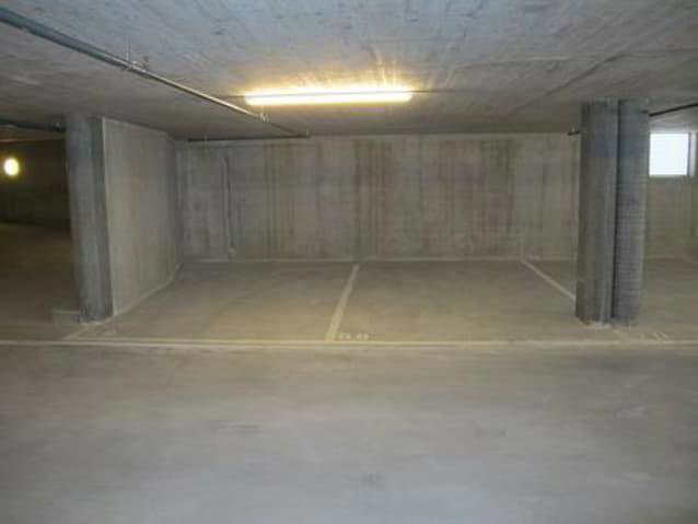null Zimmer Parkplatz, Garage zu vermieten in Nyon - Bild 1/4