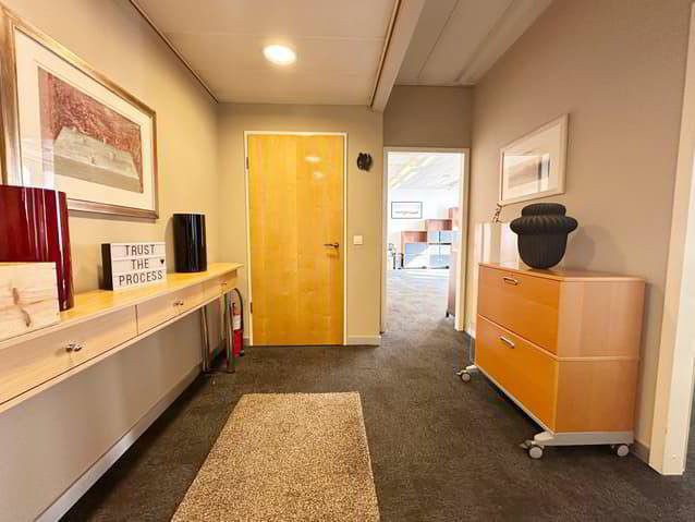 3 rooms Office & Commercial for rent in Genf - image 1/11