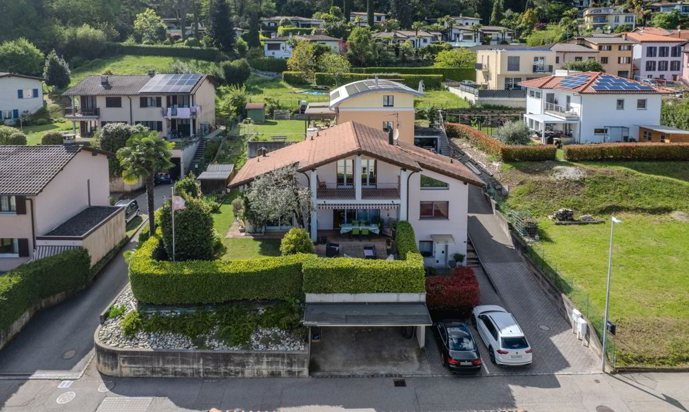 Casa di 8.5 locali in vendita a Pura - immagine 1/9