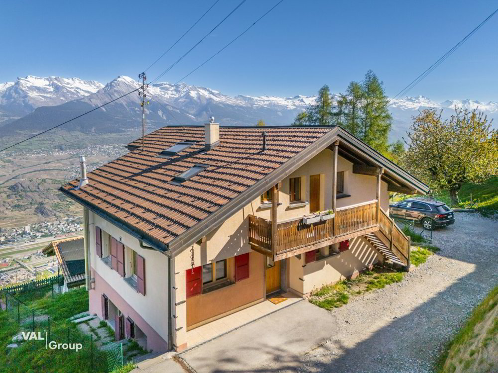 4 rooms Apartment to buy in Veysonnaz - image 1/12