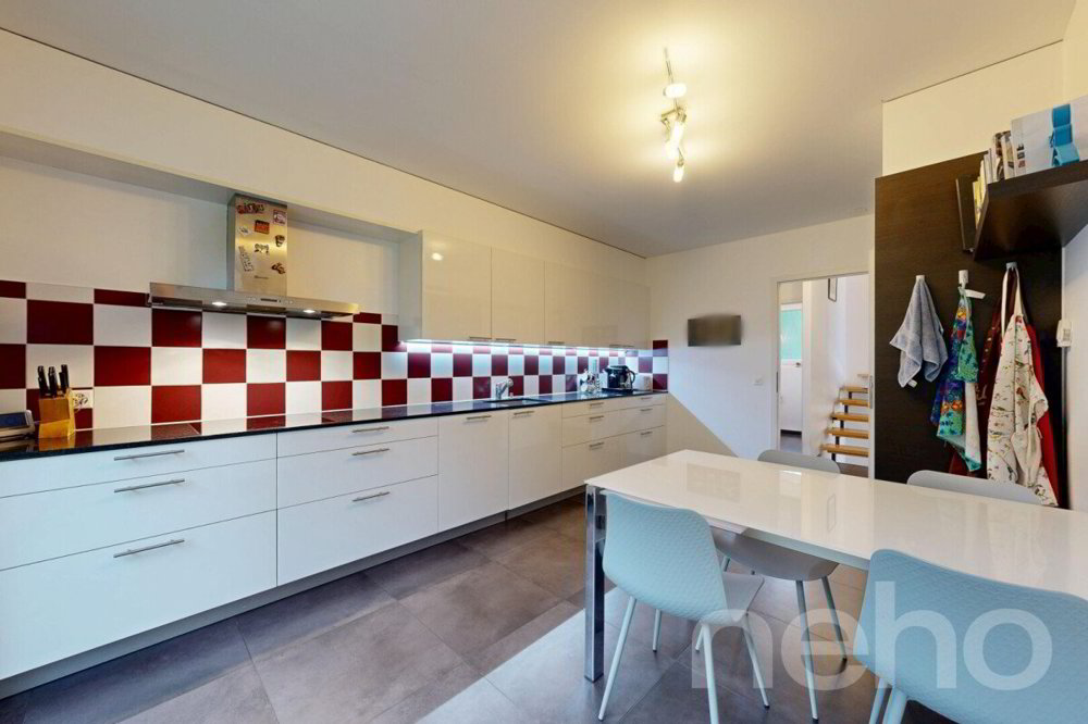 Casa di 6.5 locali in vendita a Chigny - immagine 1/12