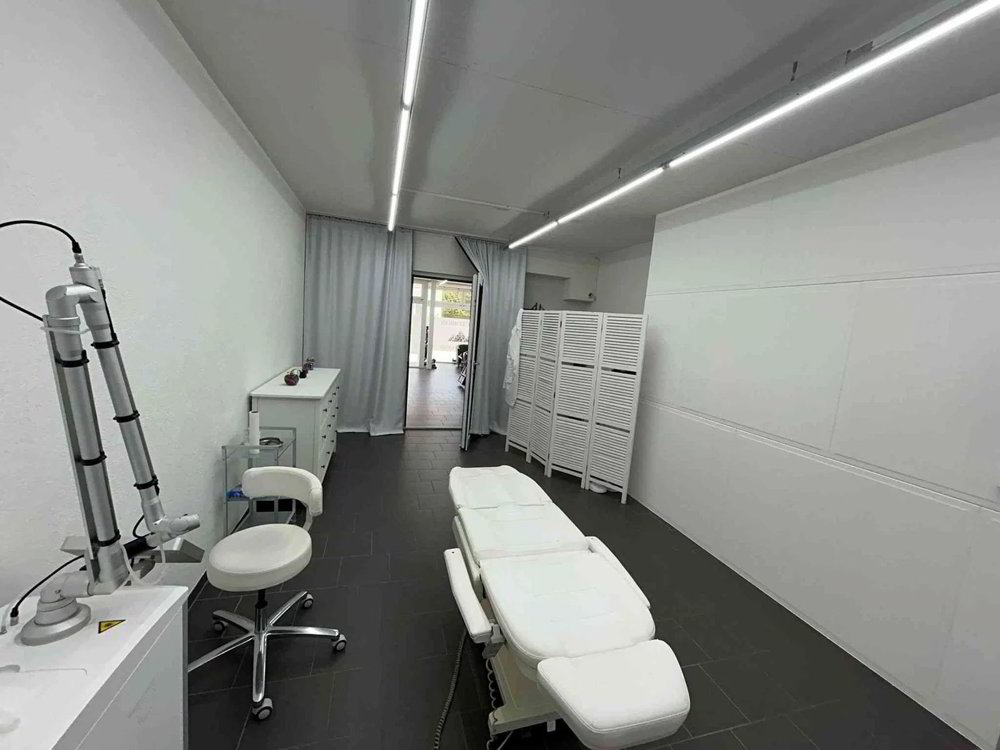 Bureau & Commerce 2 pièces à louer à Hägendorf - image 1/6