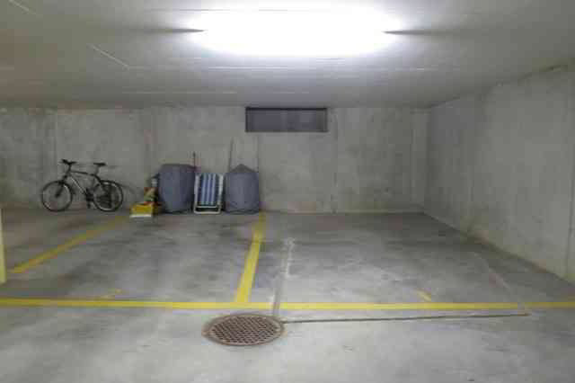null rooms Car park, garage for rent in Reutlingen (Winterthur) - image 1/4