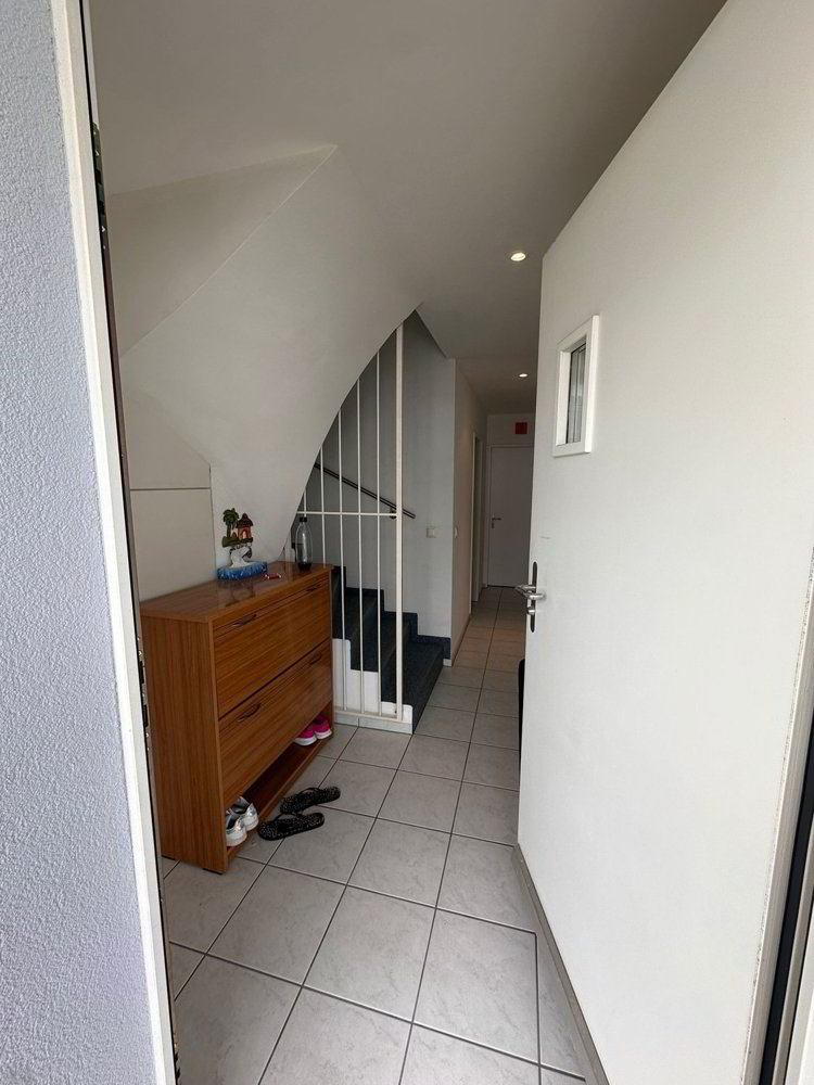 4 rooms Apartment for rent in Reinach BL - image 1/10