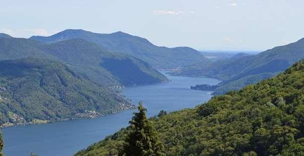 10 rooms Land to buy in Cademario - image 1/2