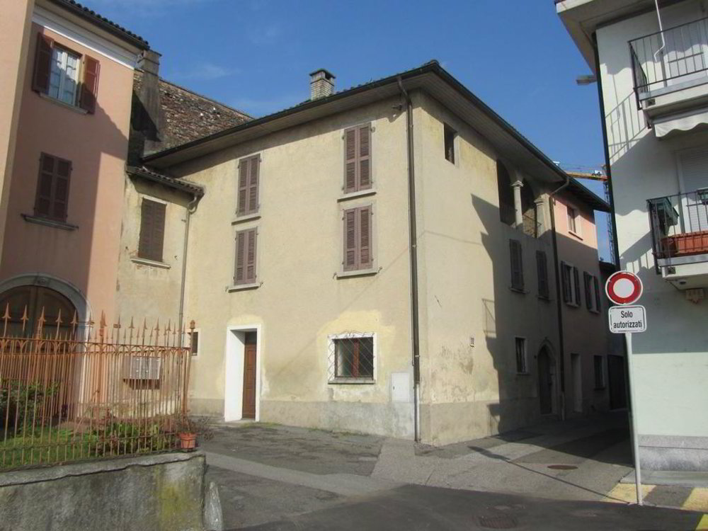 Casa di 10 locali in vendita a Genestrerio - immagine 1/6