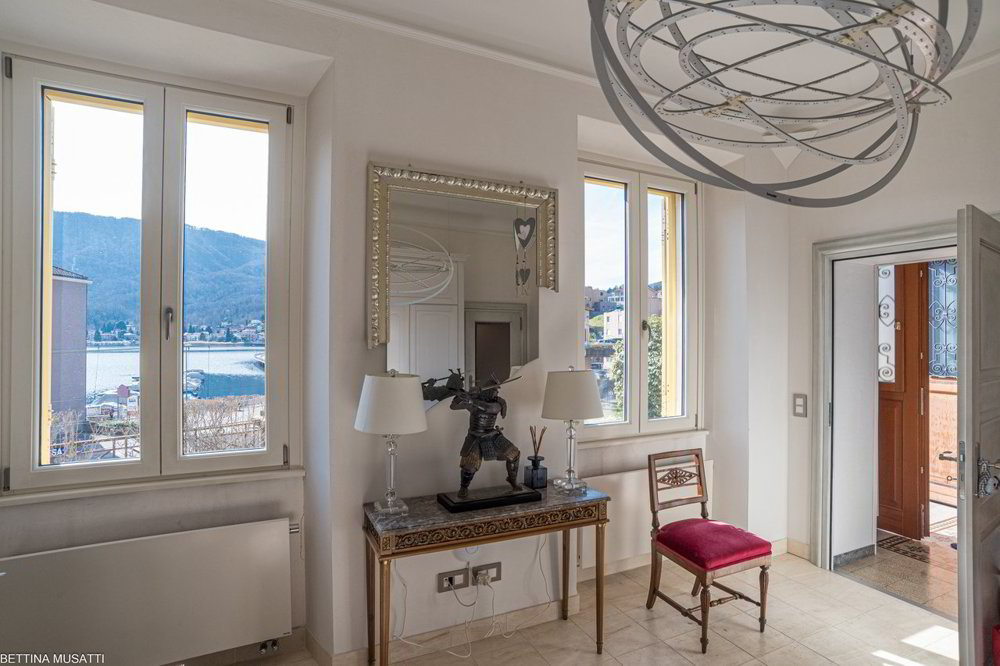 Casa di 7 locali in vendita a Ponte Tresa - immagine 1/13