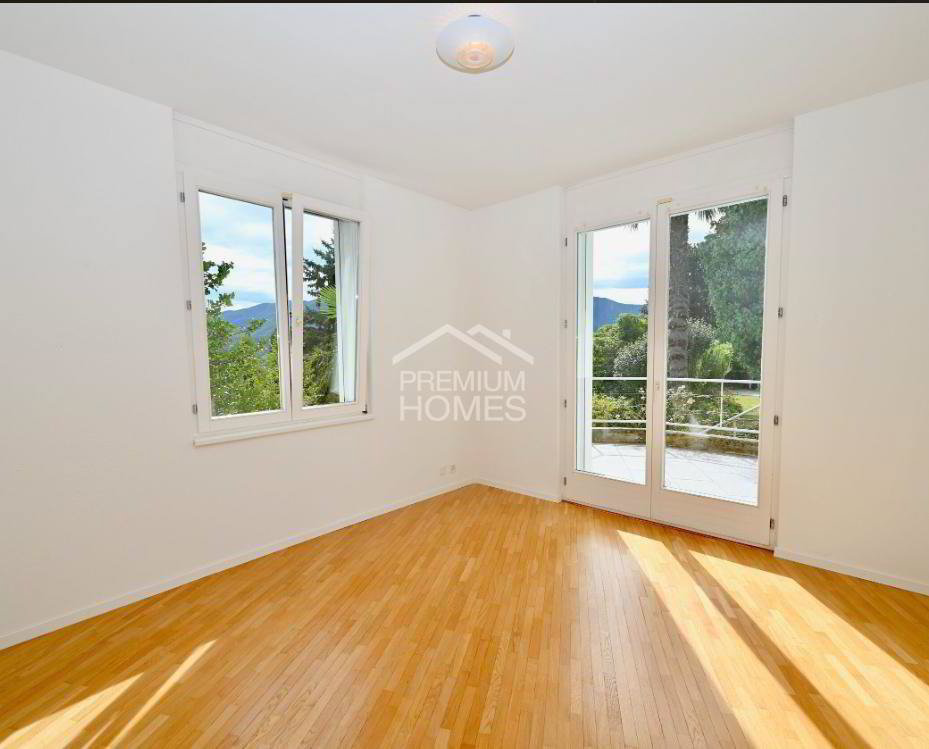 4 rooms House to buy in Carona - image 1/13