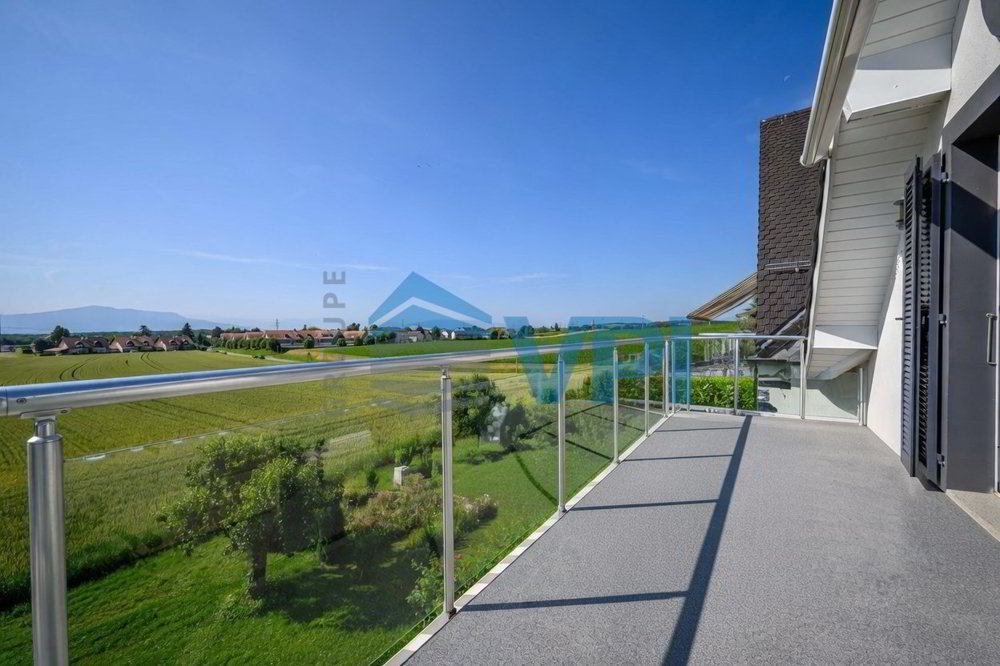 6 Zimmer Wohnung zum verkaufen in Eysins - Bild 1/8