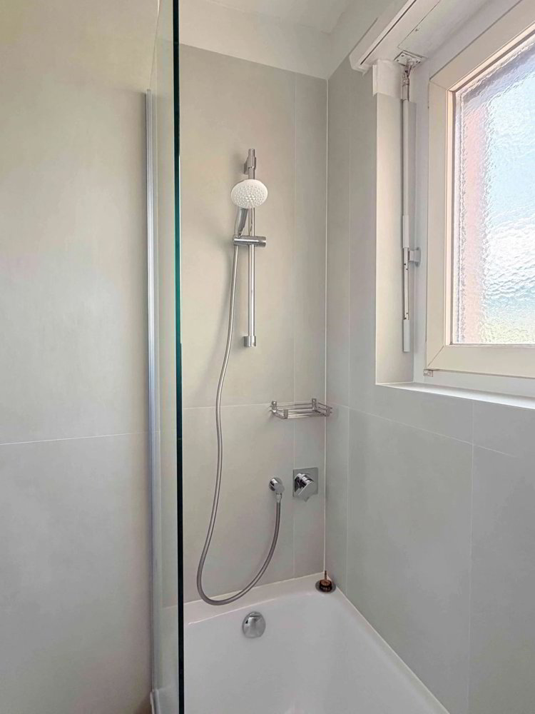 4 rooms Apartment for rent in Mendrisio - image 1/7