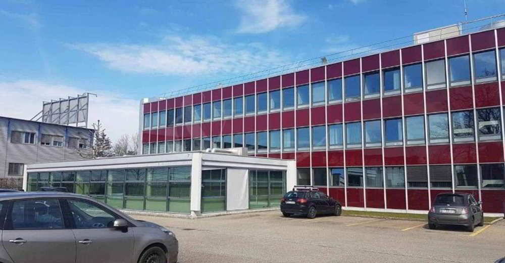 null rooms Office & Commercial for rent in Meyrin - image 1/2