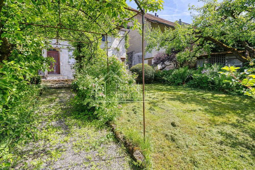 Casa di 5 locali in vendita a Vesin - immagine 1/21