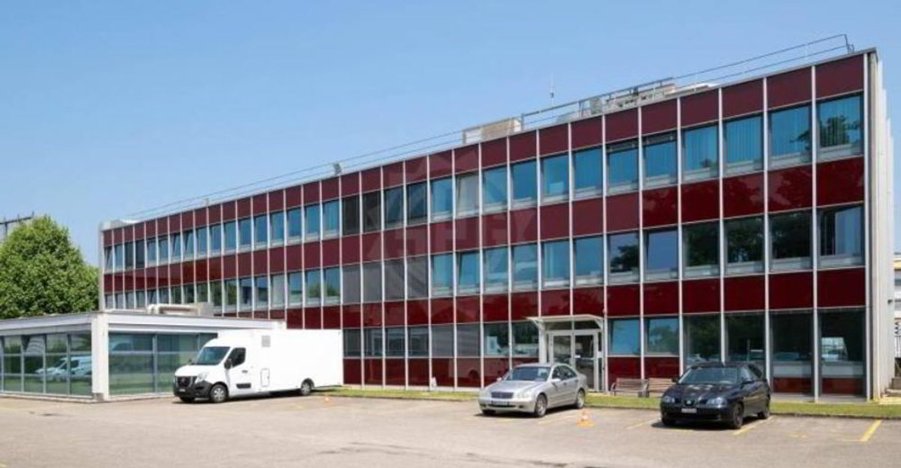 null rooms Office & Commercial for rent in Meyrin - image 1/4