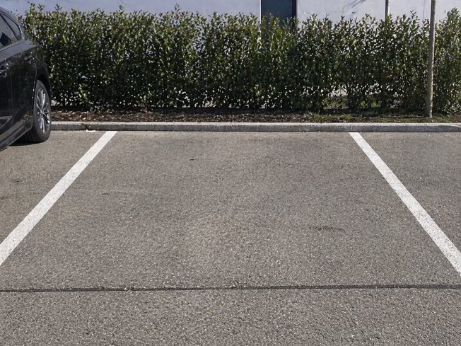 null rooms Car park, garage for rent in Lausanne - image 1/1