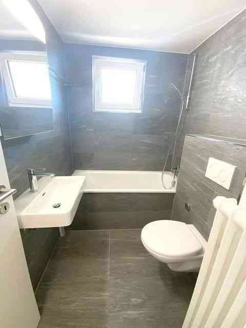 Appartement 3 pièces à louer à Neuhausen am Rheinfall - image 1/7