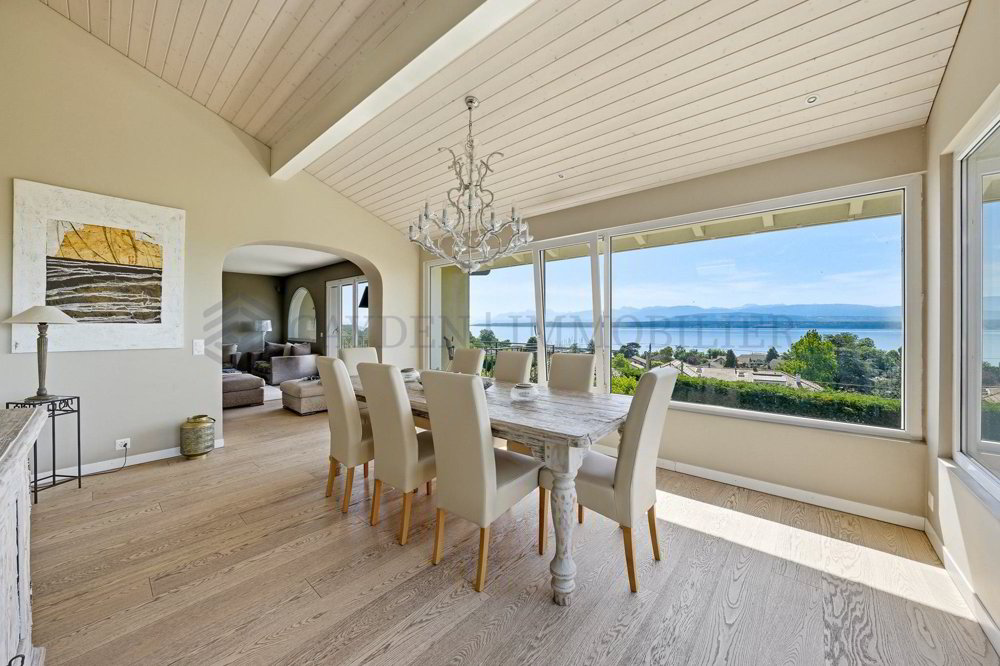7 rooms House to buy in Crans-près-Céligny - image 1/2