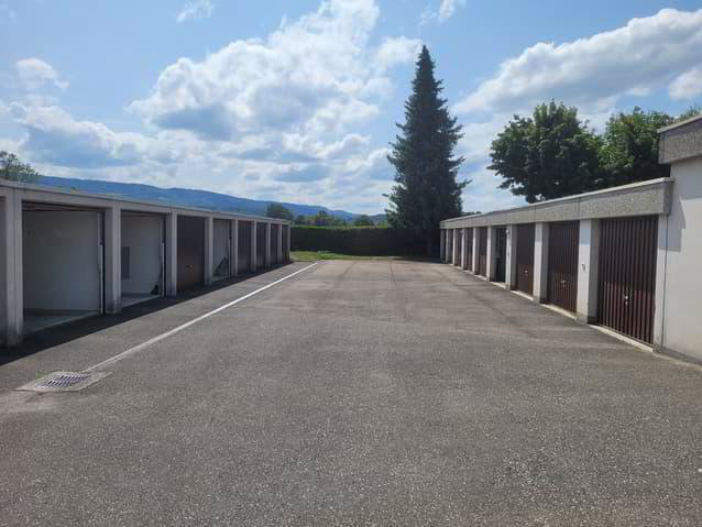Parking, garage null pièces à louer à Porrentruy - image 1/5