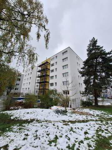 Appartement 2 pièces à louer à La Chaux-de-Fonds - image 1/6