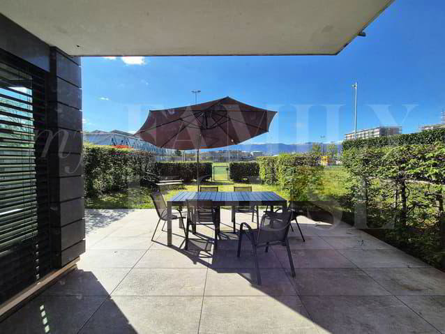 4 rooms Apartment to buy in Châtelaine - image 1/5