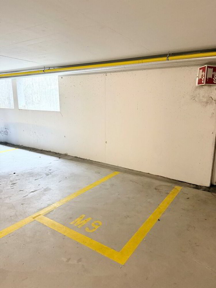 null rooms Car park, garage for rent in Cham - image 1/2