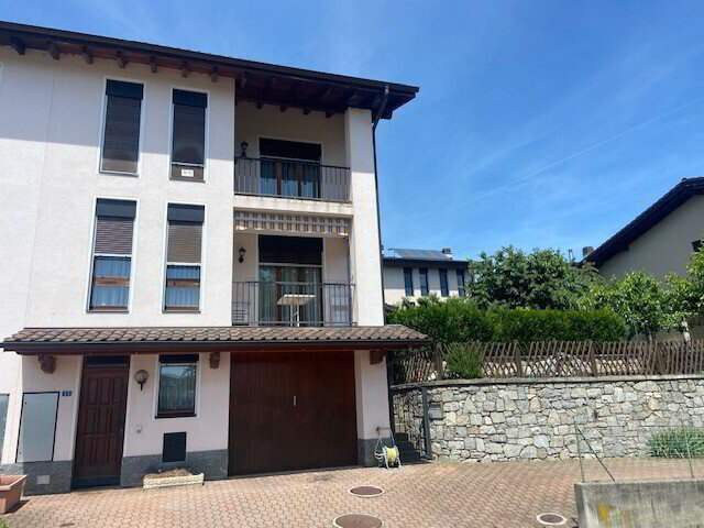 Casa di 7 locali in vendita a Ligornetto - immagine 1/9