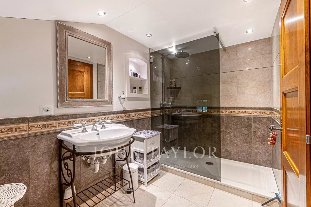 Casa di 6 locali in vendita a Gryon - immagine 1/8