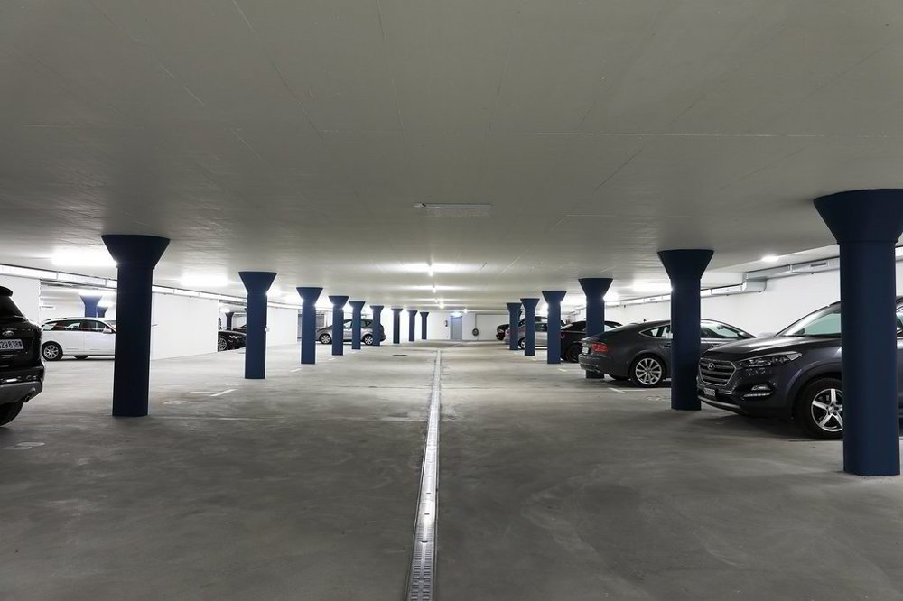 null rooms Car park, garage for rent in Glattfelden - image 1/3